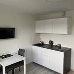 With Balcony דירה וילנה