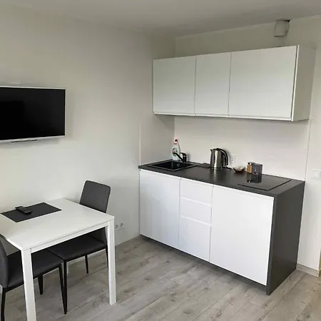 דירה With Balcony *